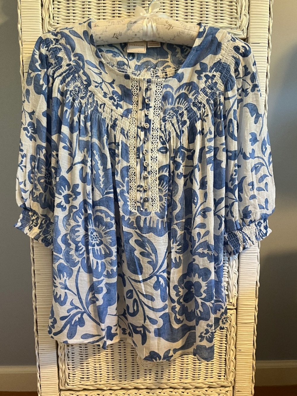 Zac & Rachel blue & White floral blouse elbow sleeves, Petite small